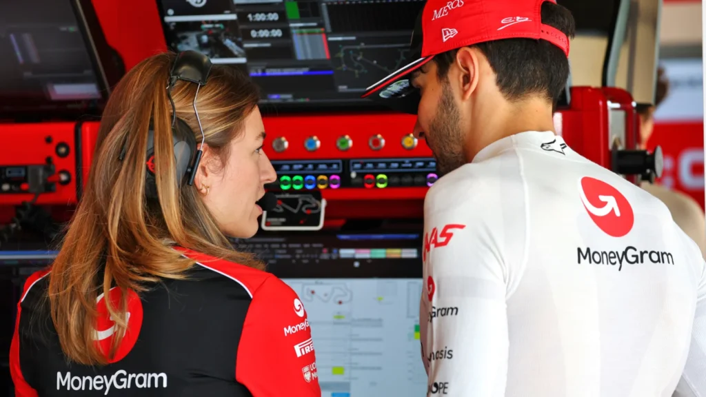 (L to R): Laura Mueller (GER) Haas F1 Team Race Engineer with Esteban Ocon (FRA) Haas F1 Team. 31.05.2025. Formula 1 World Championship, Rd 9, Spanish Grand Prix, Barcelona, Spain, Qualifying Day